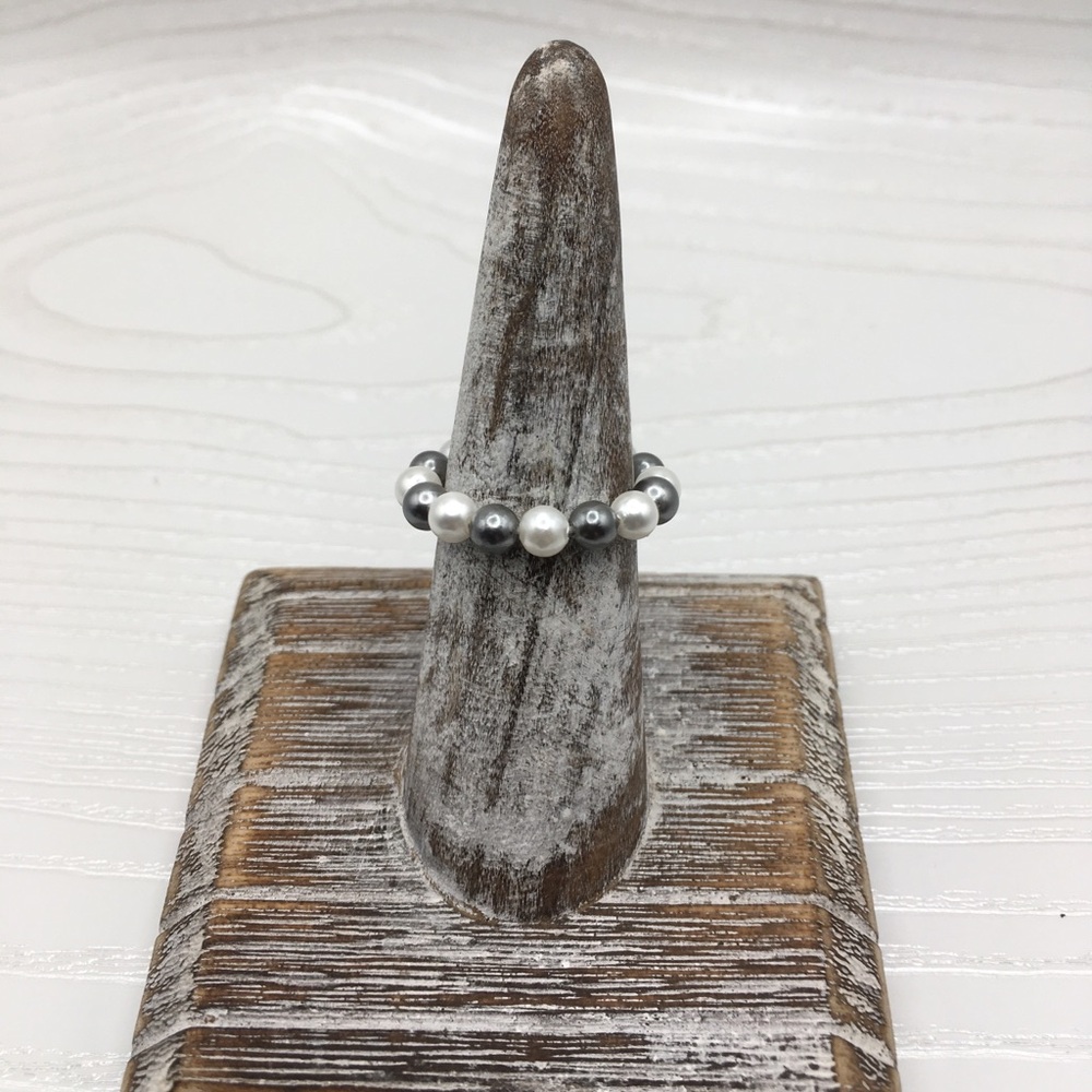 HANDCRAFTED Shell Pearl Grey & White Stretch Bead Ring